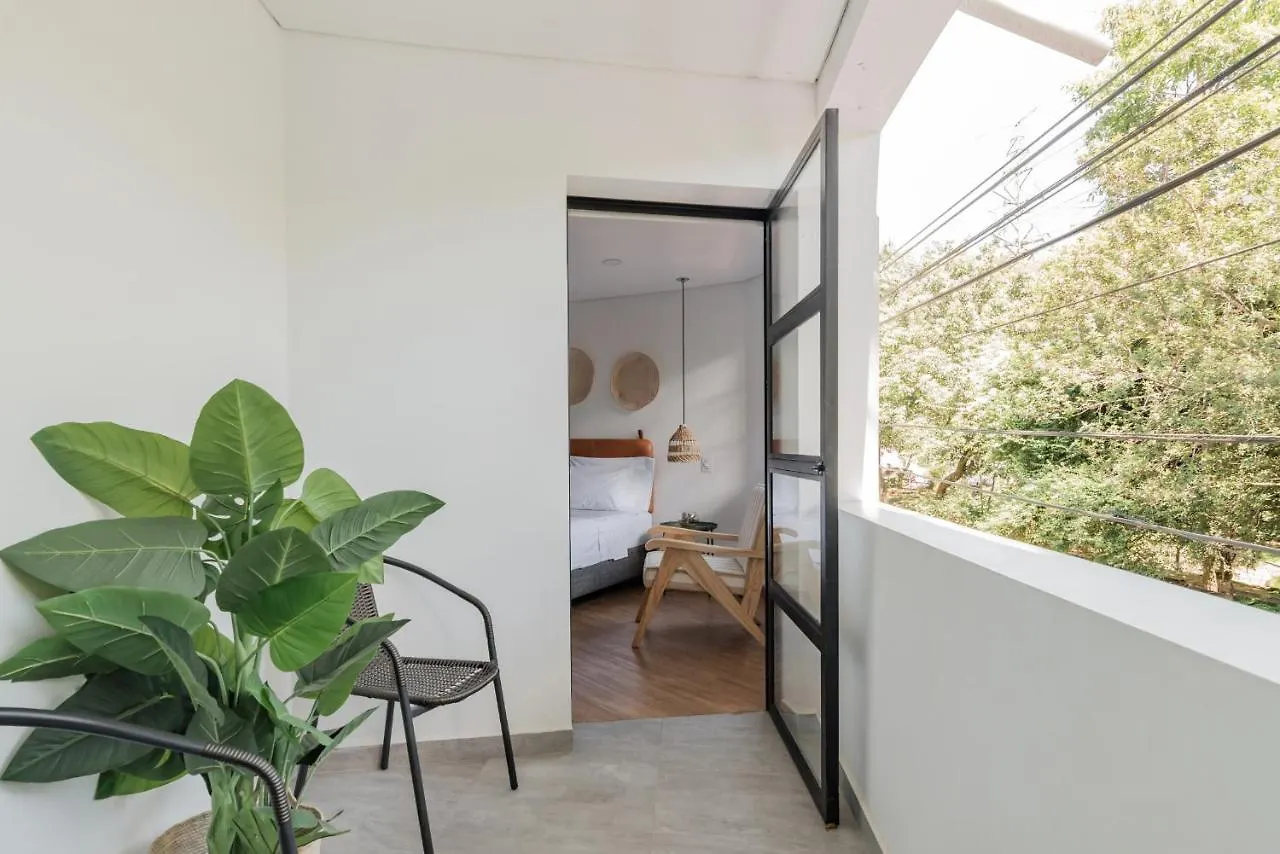 574 Hotel ميديلين 3*,