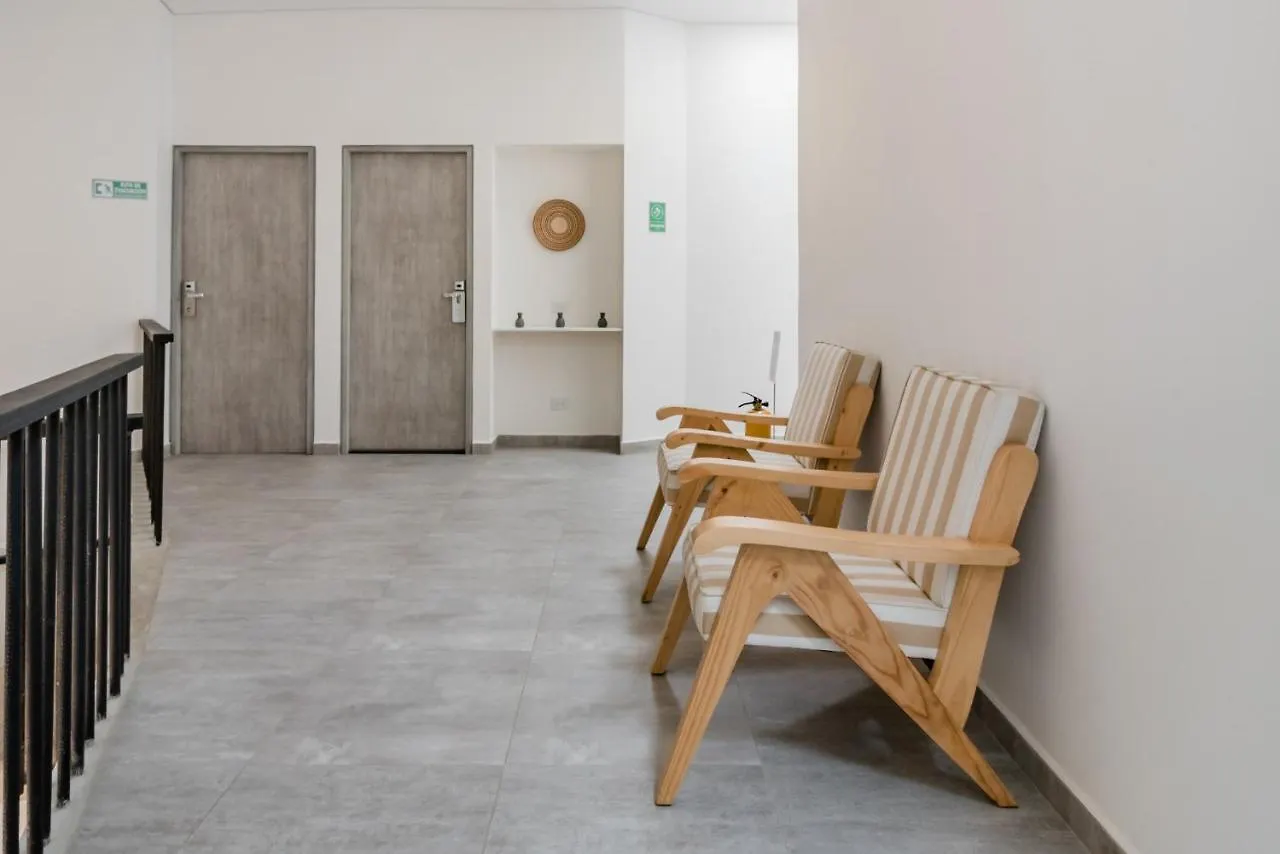 574 Hotel ميديلين 3*,  كولومبيا
