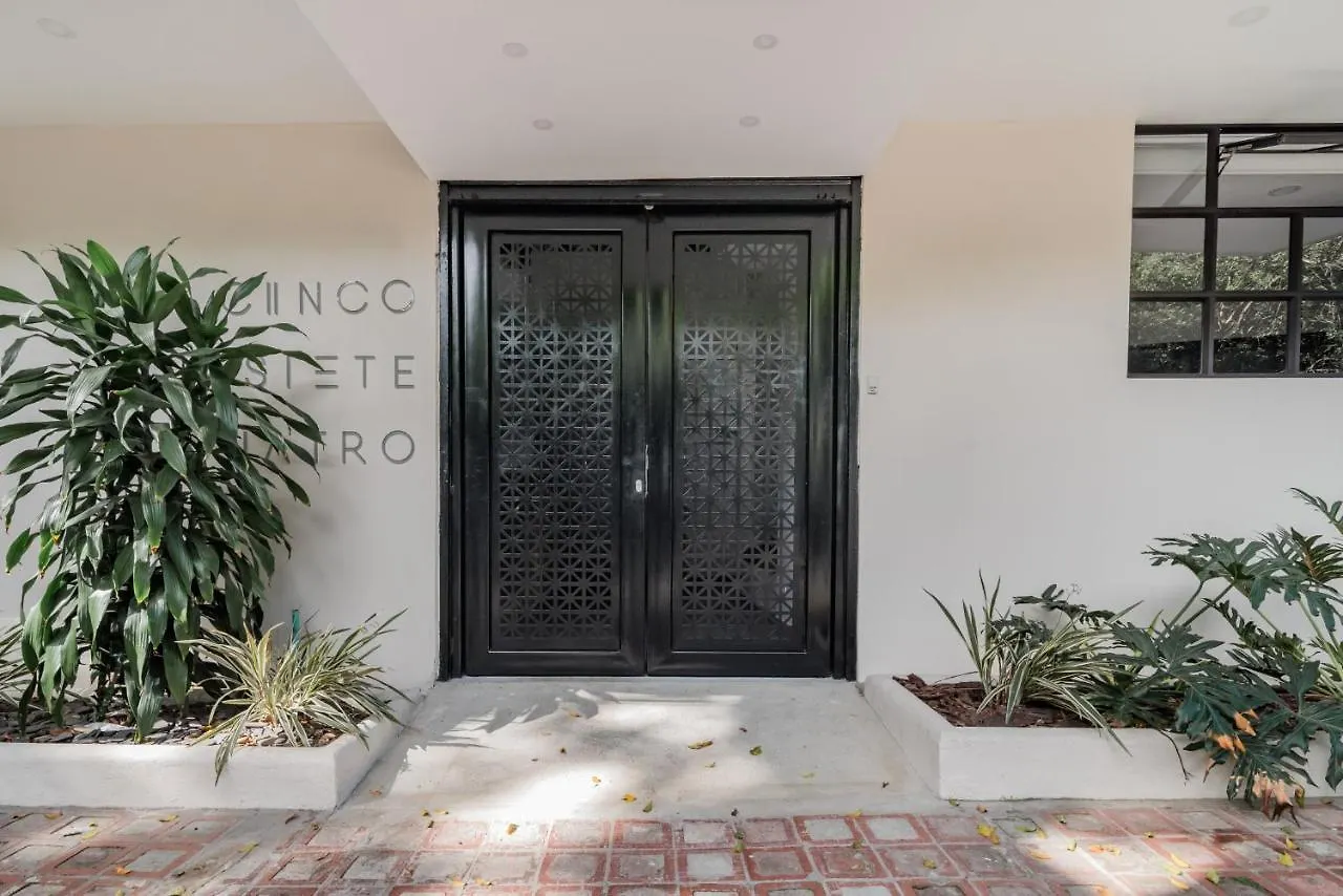 574 Hotel ميديلين