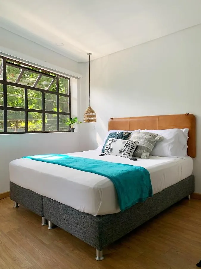 574 Hotel ميديلين 3*,
